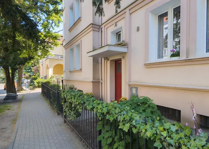 Atmospheric Apartment Near The Train Station Sopot By Noclegi Renters